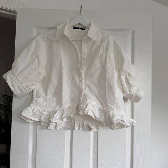 White button up top size medium - Picture 2 of 3